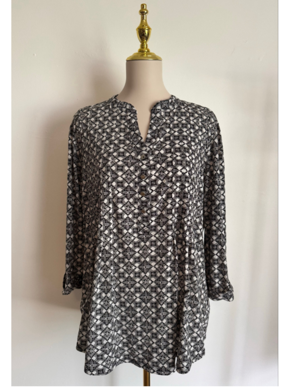 Women's Roz & Ali Blouse 1X Black White Geometric Print Long Sleeve Top